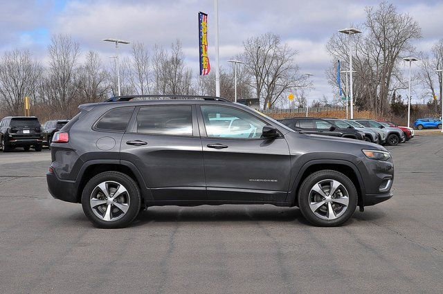 Used 2022 Gray Jeep Limited image 2