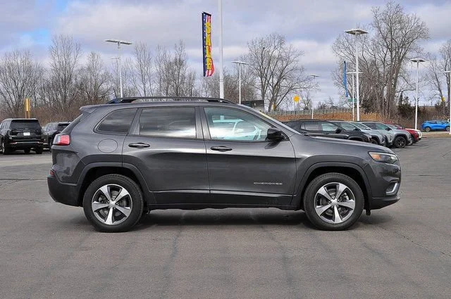 Used 2022 Jeep Cherokee Limited with VIN 1C4PJMDN7ND531737 for sale in Milan, MI