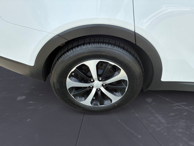 Used 2016 White Kia EX image 47