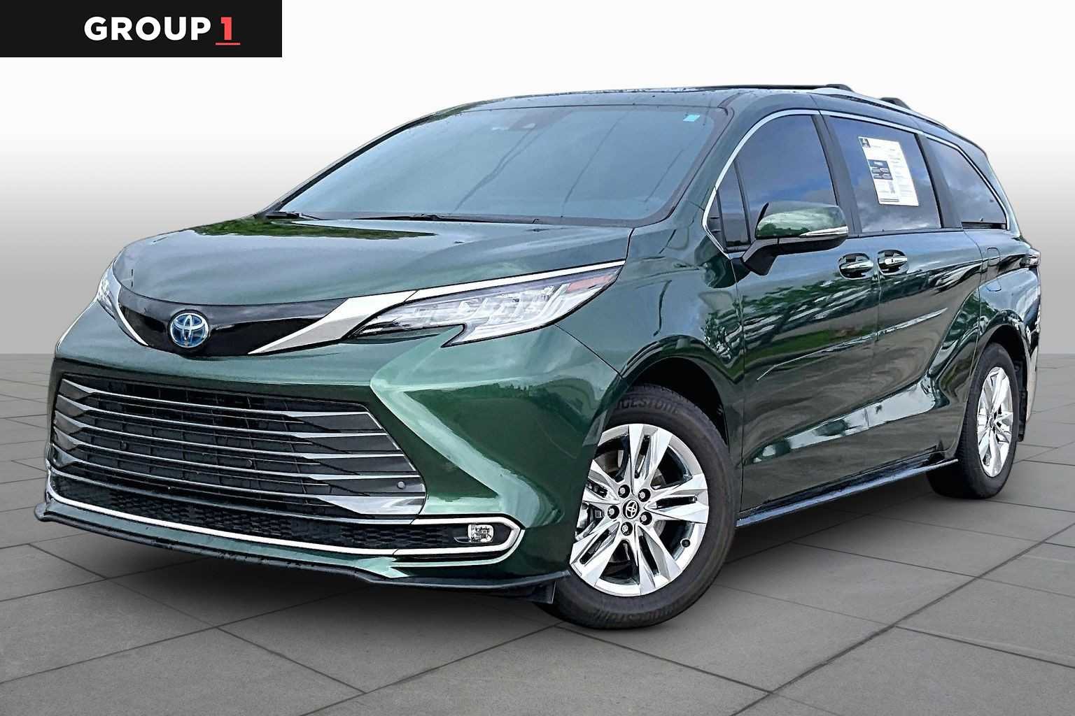 2025 Toyota Sienna Limited 7-Passenger Hybrid AWD's photo