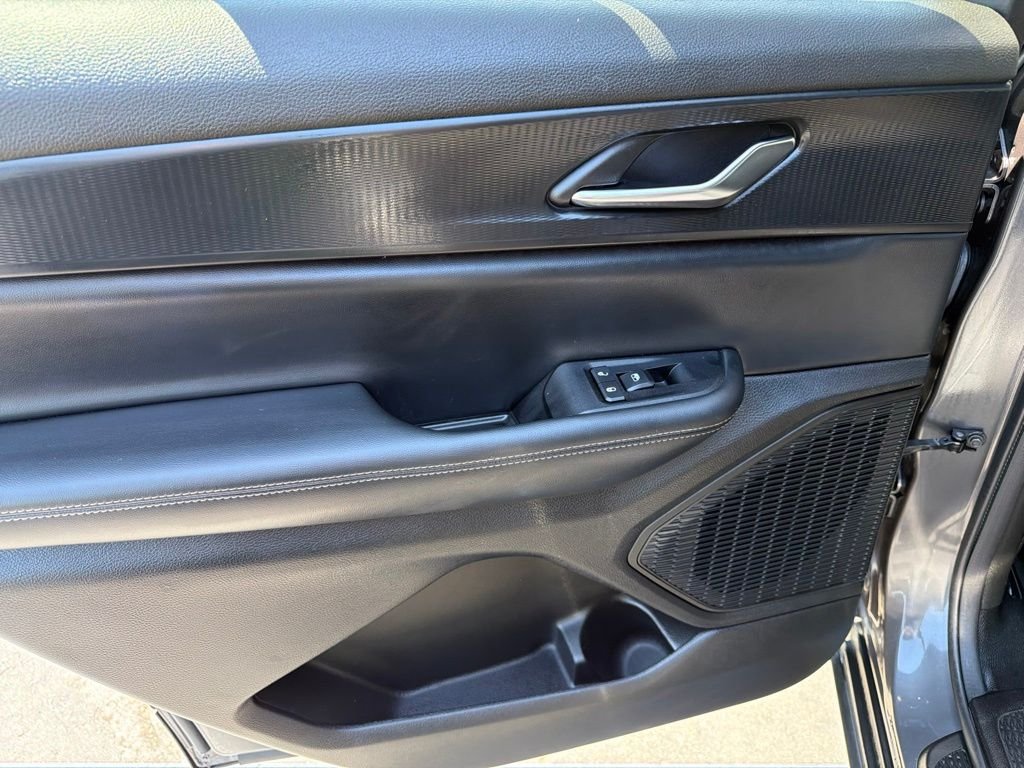 Used 2024 Gray Jeep Altitude image 12
