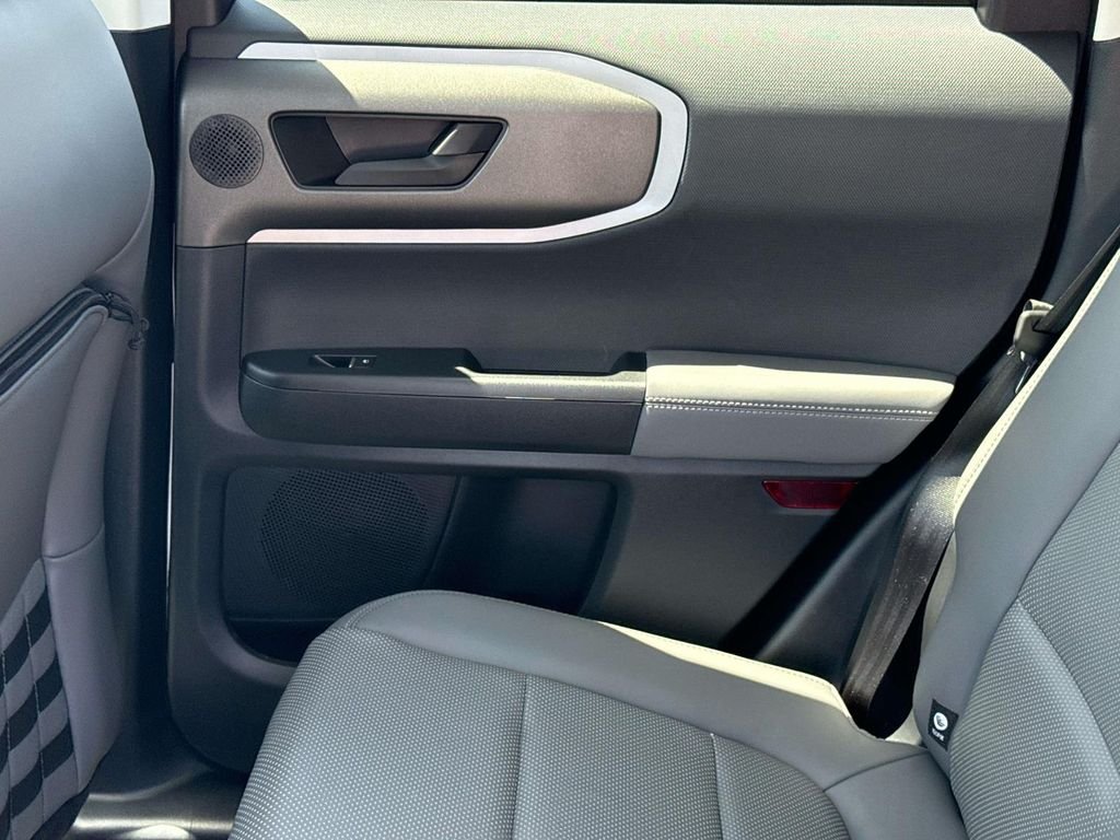 Used 2025 Oxford White Ford Badlands image 11