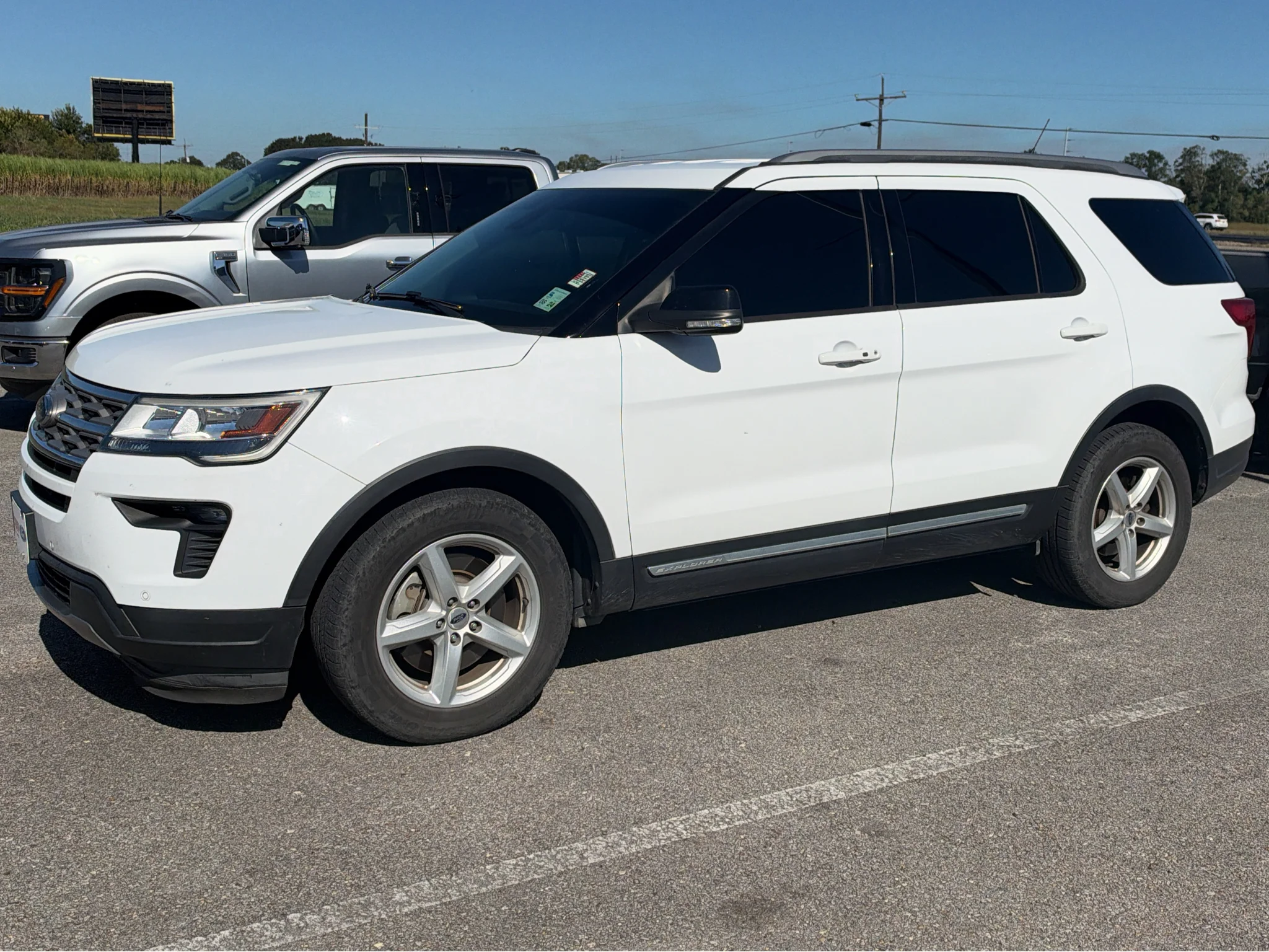 Used 2018 Oxford White Ford XLT image 1
