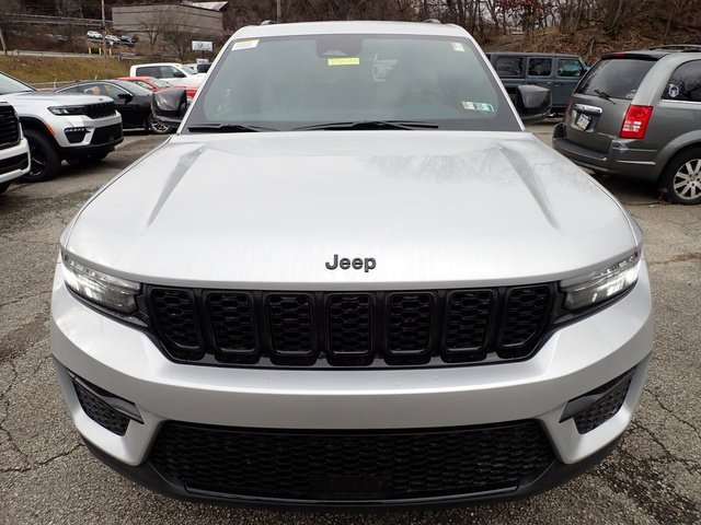 New 2025 Silver Zynith Exterior Paint Jeep Limited image 10