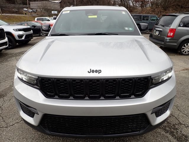 New 2025 Silver Zynith Exterior Paint Jeep Limited image 10