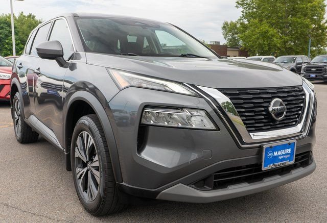 Used 2021 Gray Nissan SV image 4