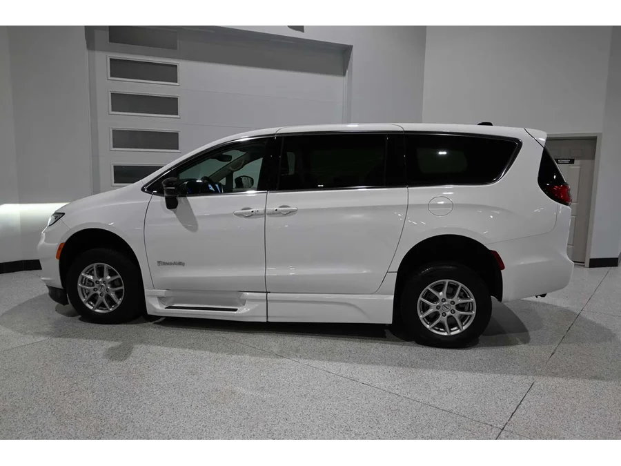 Used 2024 WHITE Chrysler Touring L Mobility Handicap Van image 9