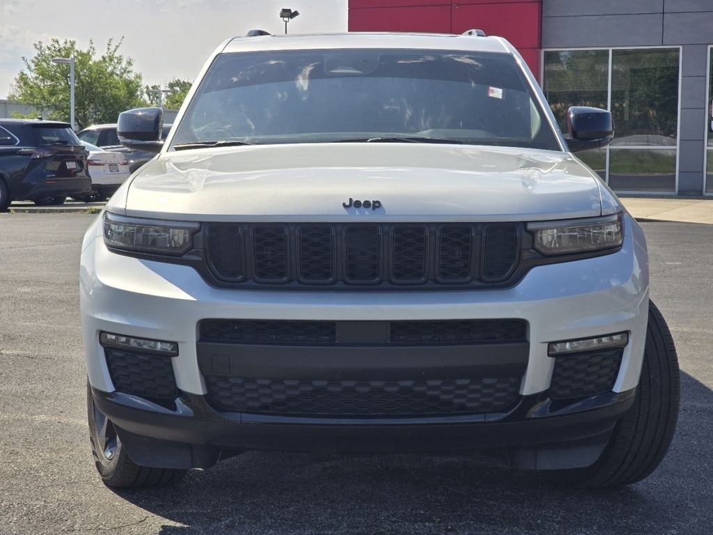Used 2024 Silver Jeep Limited image 12
