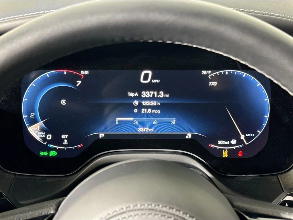 Used 2025 Bianco Maserati Base image 11