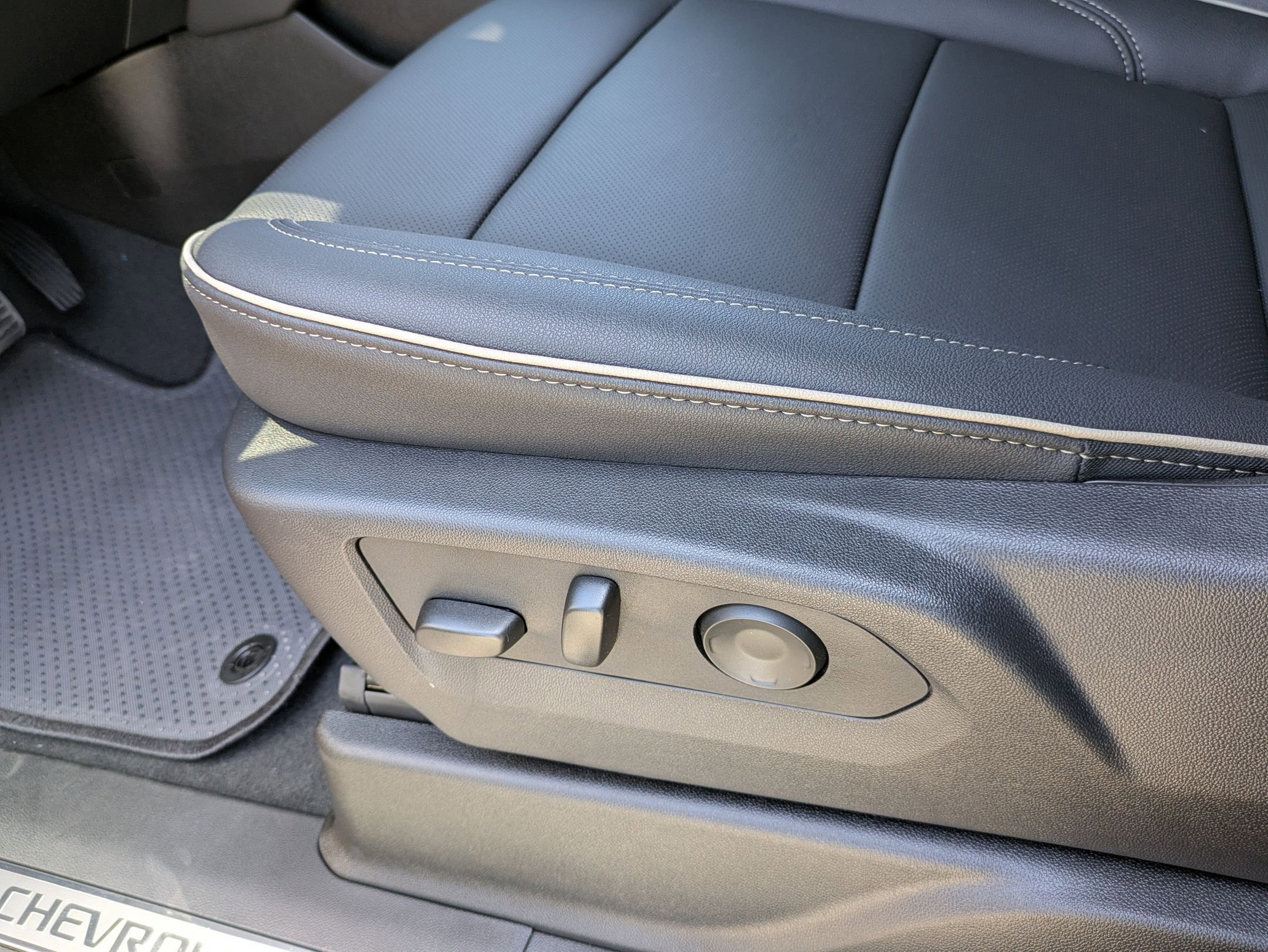 2025 Chevrolet Tahoe Premier - Photo 12