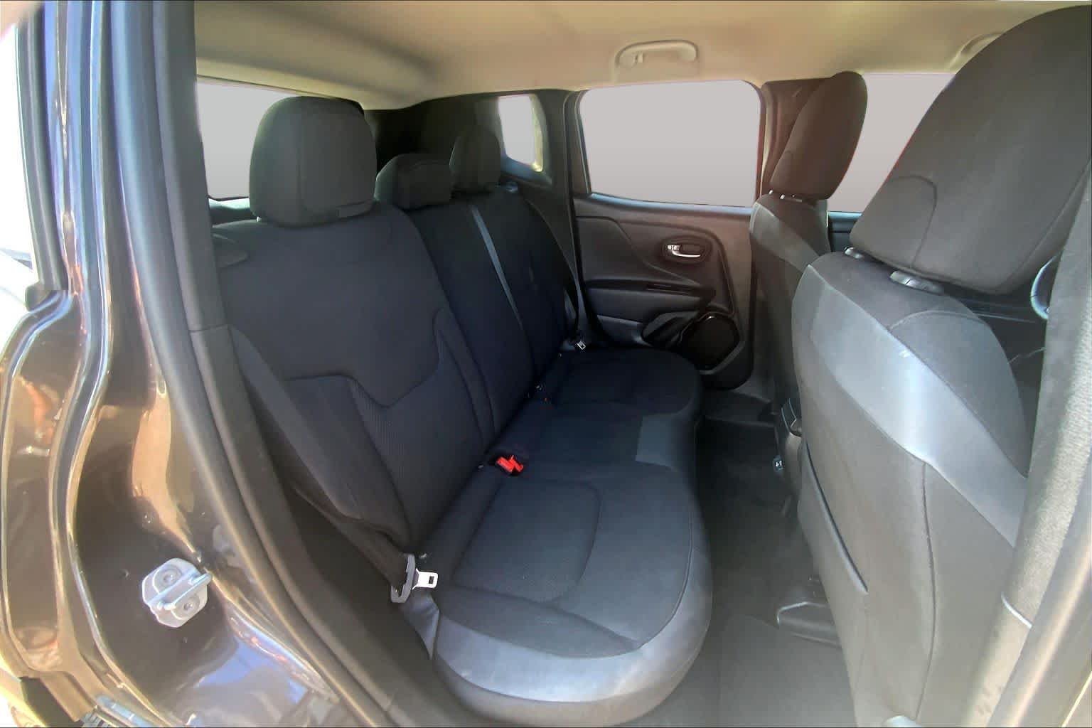 Used 2018 Granite Crystal Metallic Clearcoat Jeep Altitude image 20