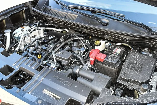 New 2026 Aspen White TriCoat / Super Black Two-tone Nissan SV image 13