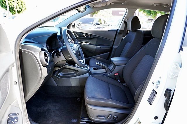 Used 2023 White Hyundai SEL image 13