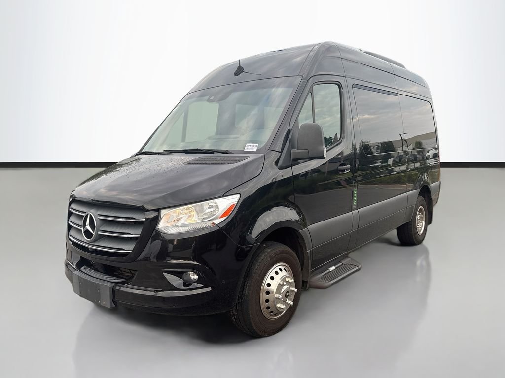 Used 2023 Black Mercedes-Benz Smartliner image 5