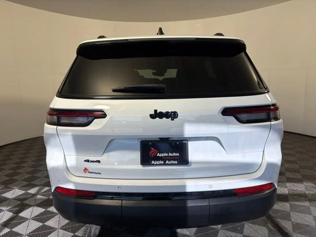 Used 2023 White/off-white Jeep Altitude image 7
