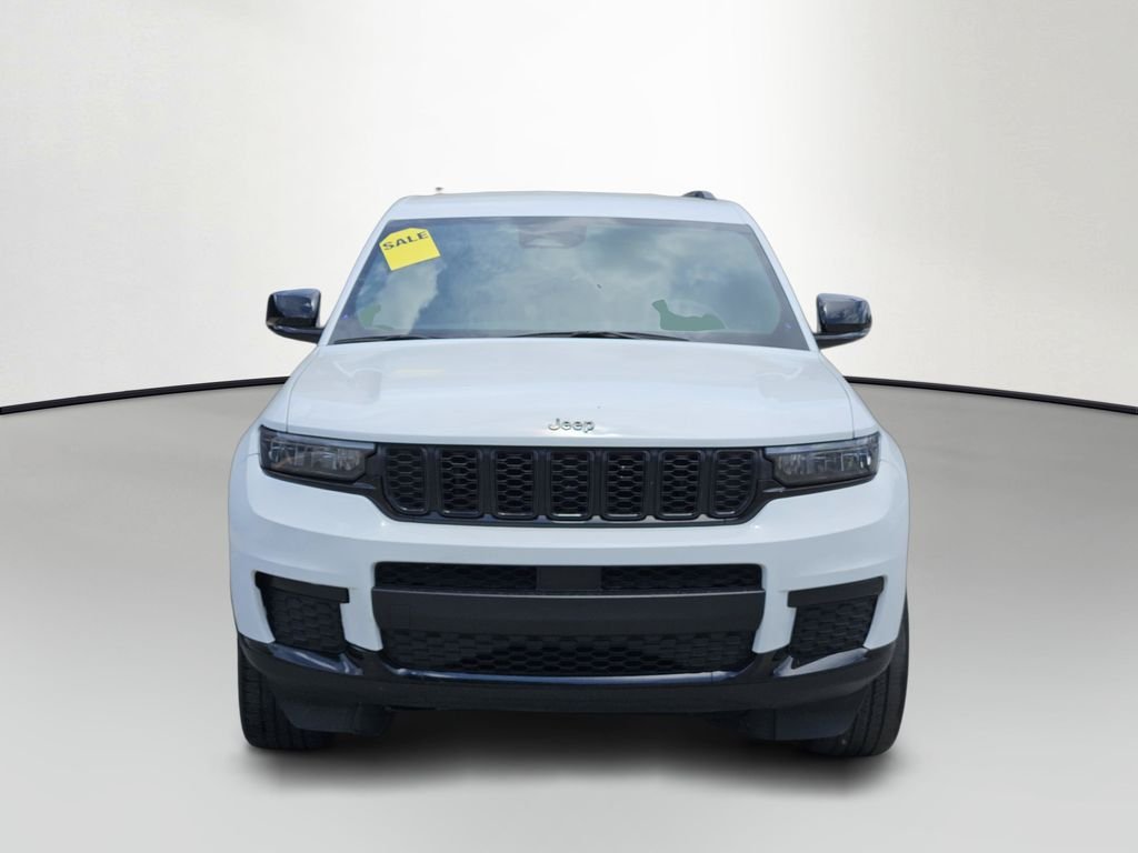 Used 2023 White Jeep Altitude image 2