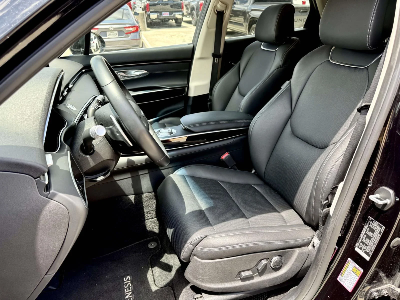 Used 2025 Black Genesis 2.5T image 4