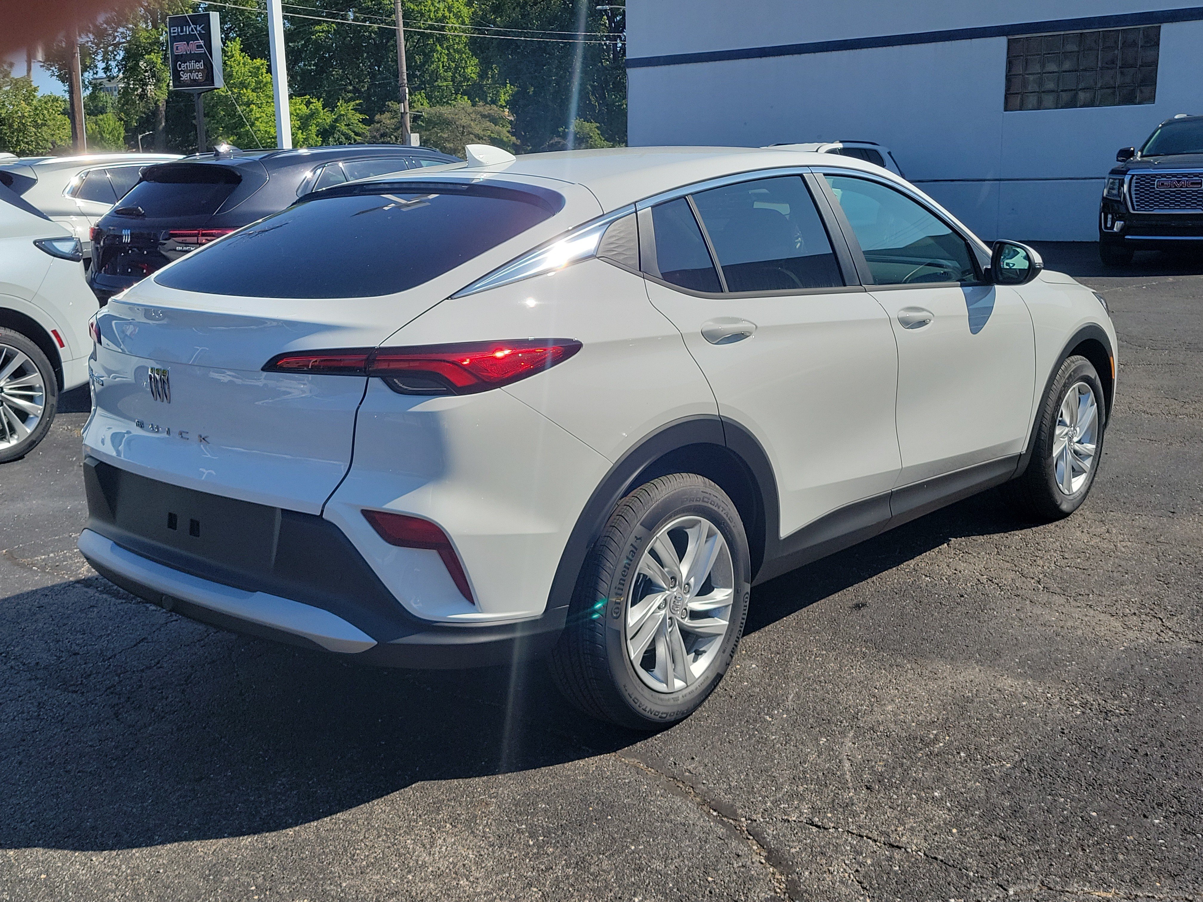 New 2026 Summit White Buick Preferred image 4