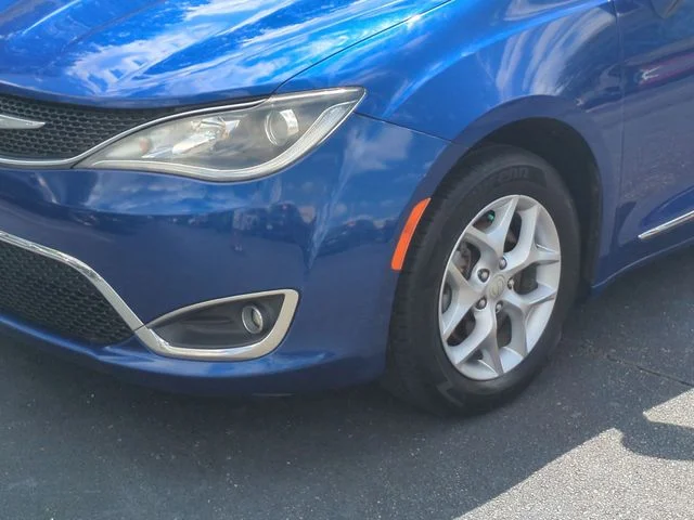 Used 2019 Blue Chrysler Touring L image 9