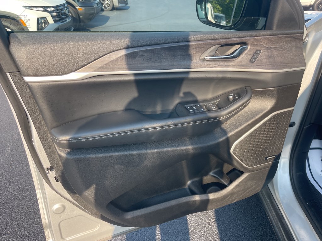 Used 2024 Silver Jeep 4xe image 12