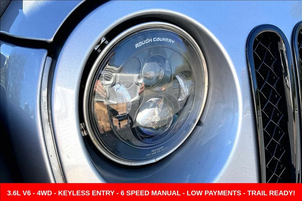 Used 2017 Silver Jeep Unlimited Sport image 36
