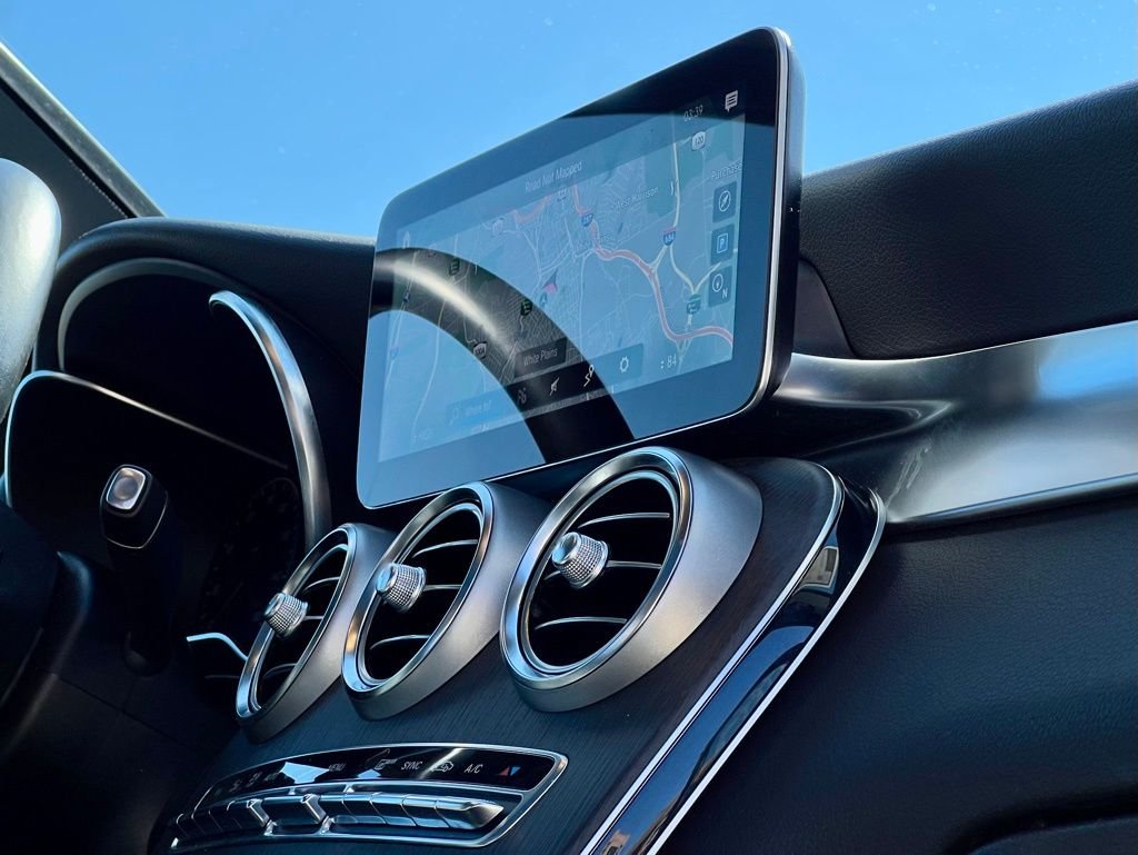 Certified Used 2022  Mercedes-Benz GLC 300 image 15