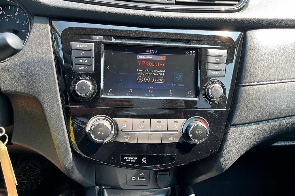 Used 2018 Blue Nissan S image 31