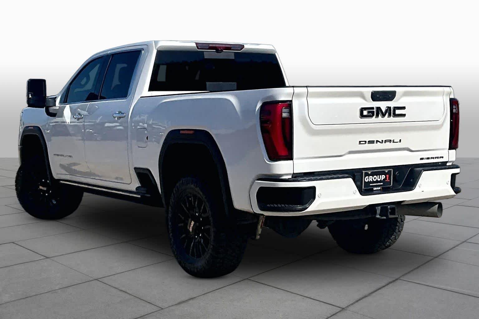 Used 2024 White Frost Tricoat GMC Denali Ultimate image 12