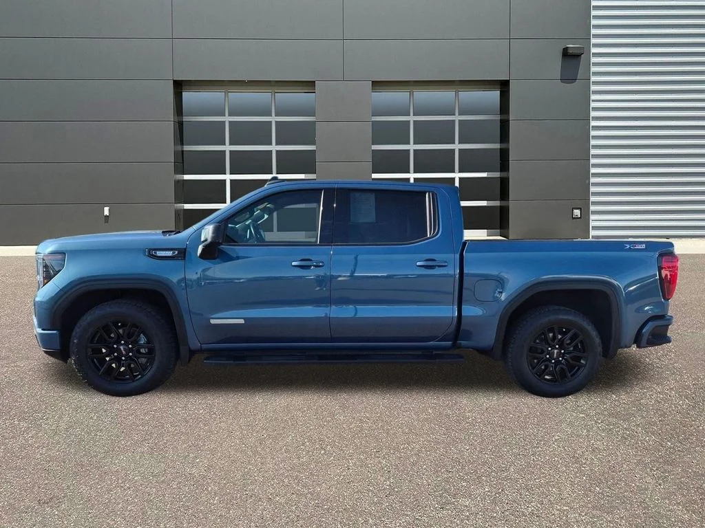 Used 2024 Downpour Metallic GMC Elevation image 9