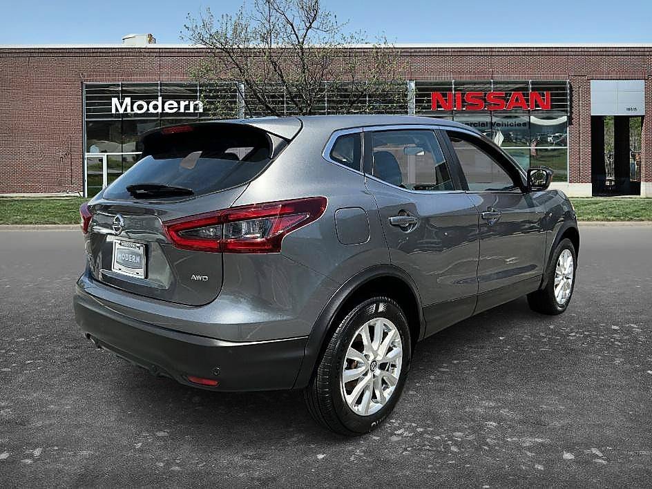 Used 2021 Gun Metallic Nissan S image 4
