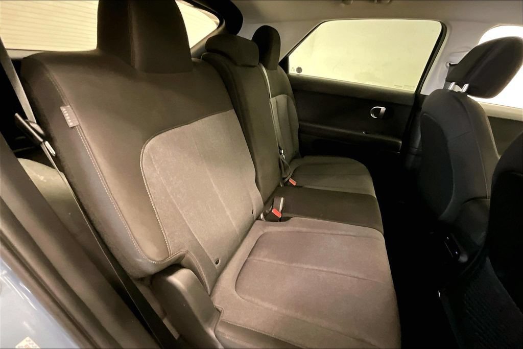 Used 2024  Hyundai SE image 23