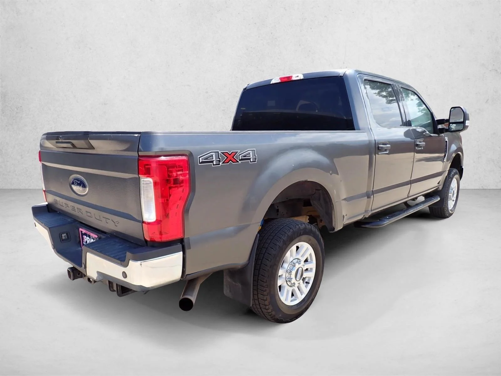 Used 2017 Magnetic Metallic Ford XLT image 4