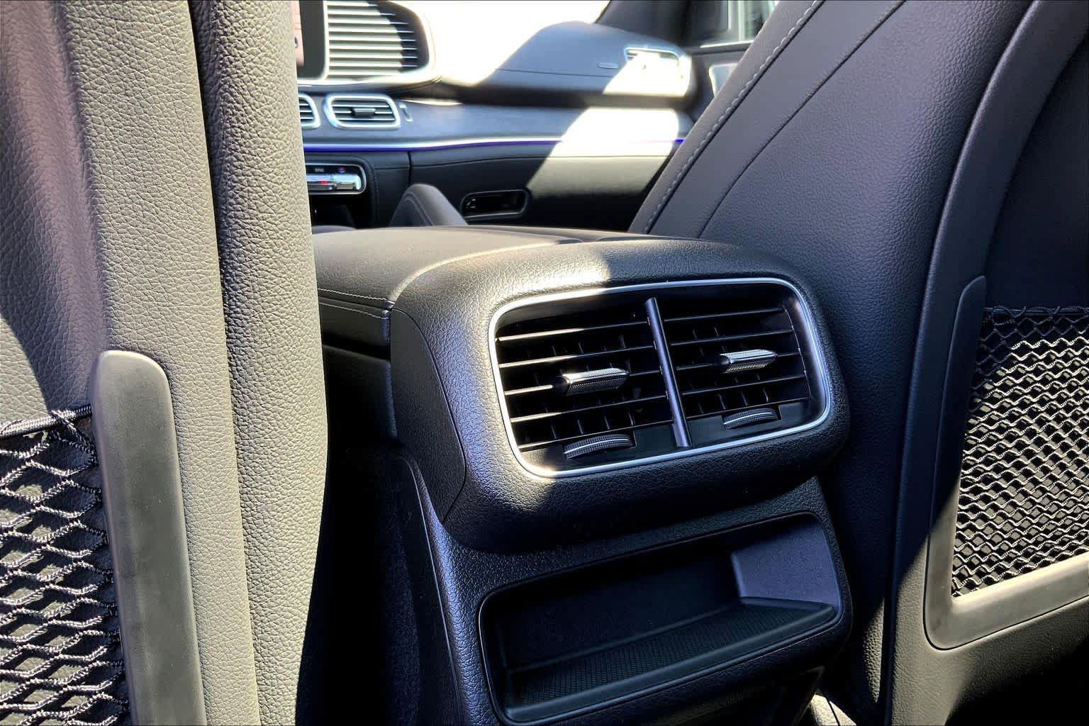 New 2026 MANUFAKTUR Ireland Mid Green Metallic Mercedes-Benz GLE 450 image 22