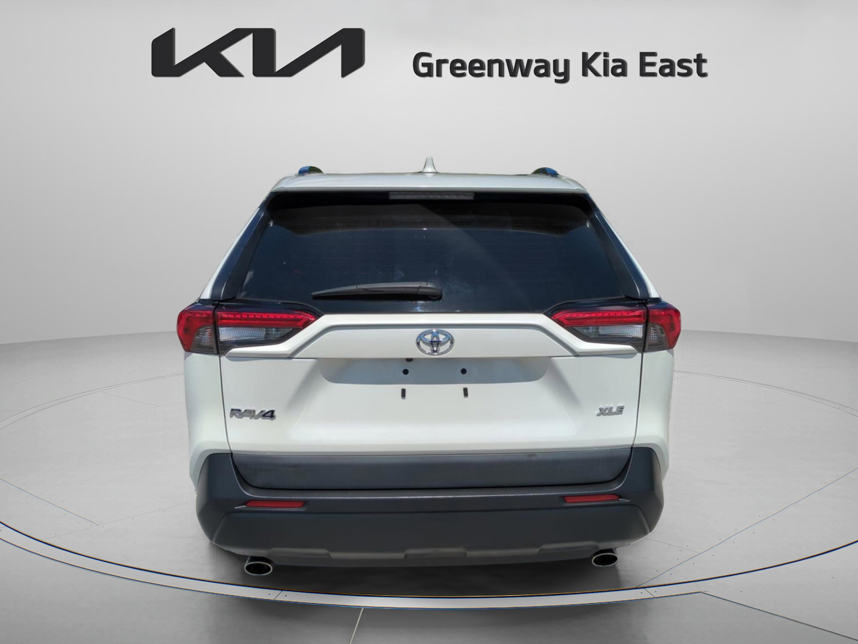 Used 2022 Blizzard Pearl Toyota XLE Premium image 7