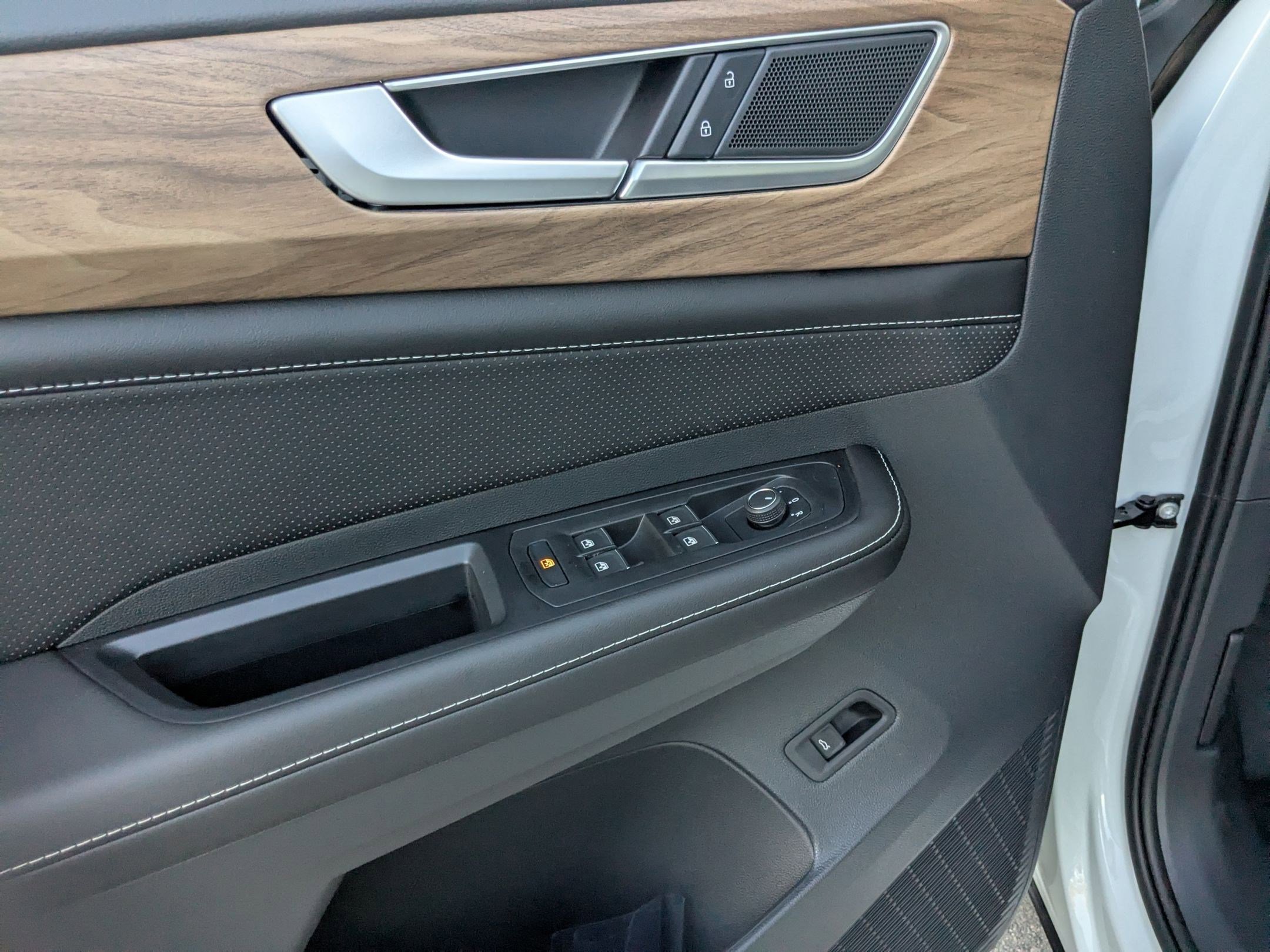 2026 Volkswagen Atlas SE w/Tech - Photo 7