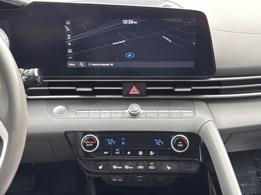 Used 2023 White Hyundai SEL image 18