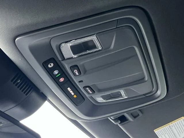 Used 2025 White Chevrolet LT image 32