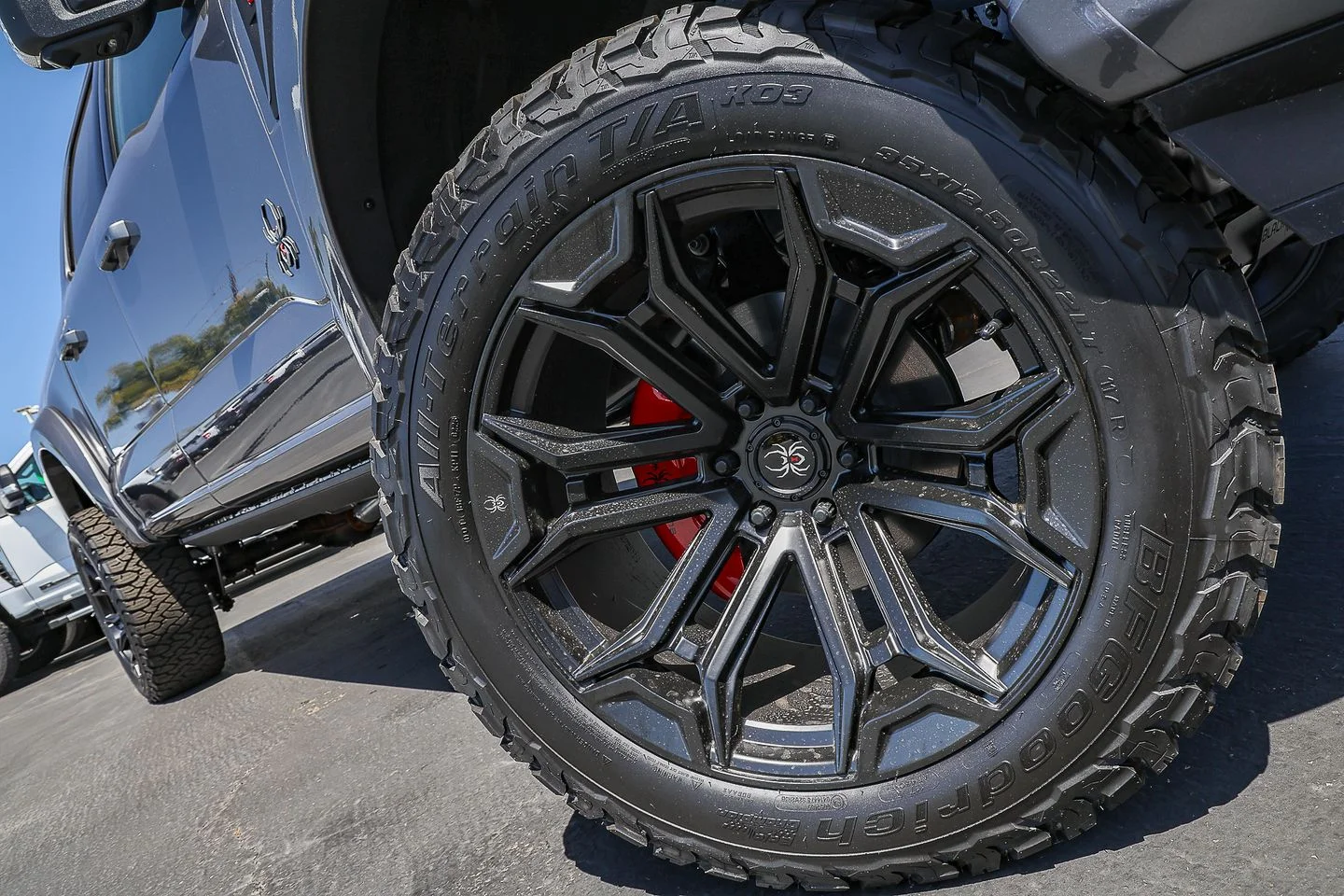 New 2026 Carbonized Gray Metallic Ford XLT image 2