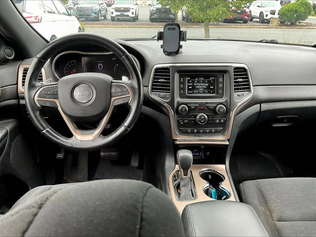 Used 2016 Silver Jeep Laredo image 5