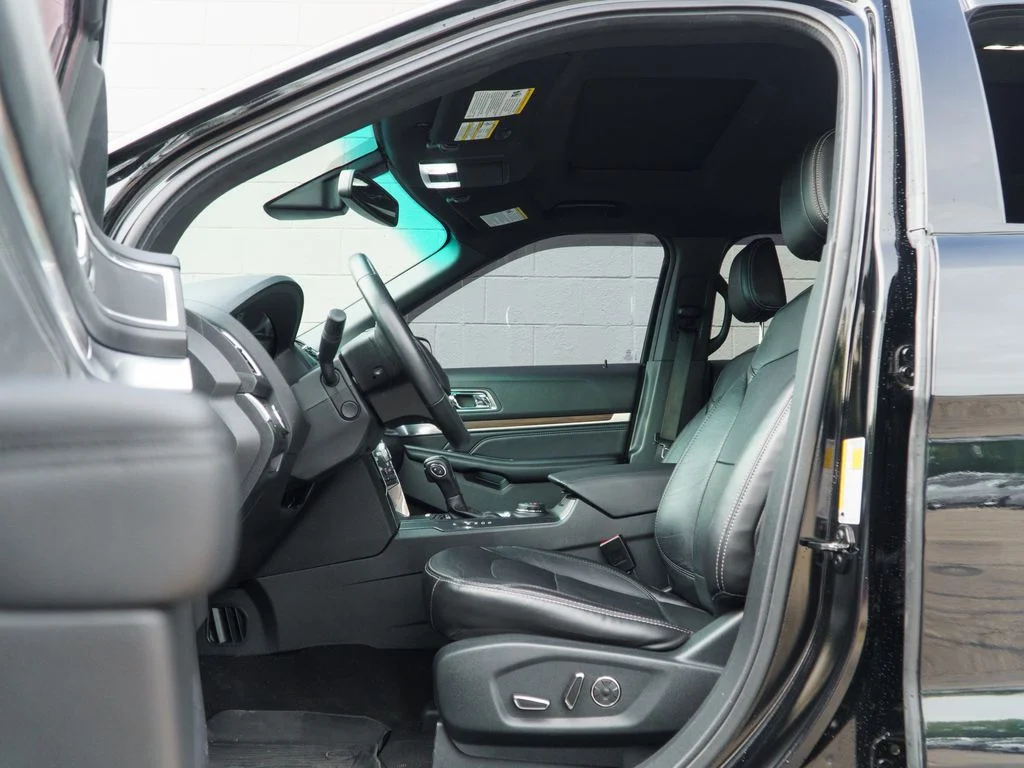 Used 2018 Shadow Black Ford Limited image 17