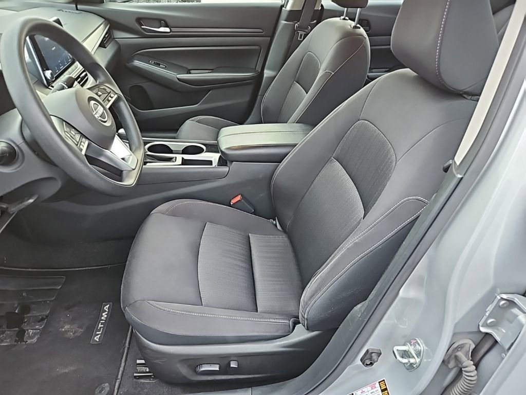 Used 2024 Silver Nissan SV FWD image 19