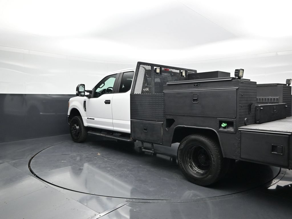 Used 2017 White Ford XL image 3