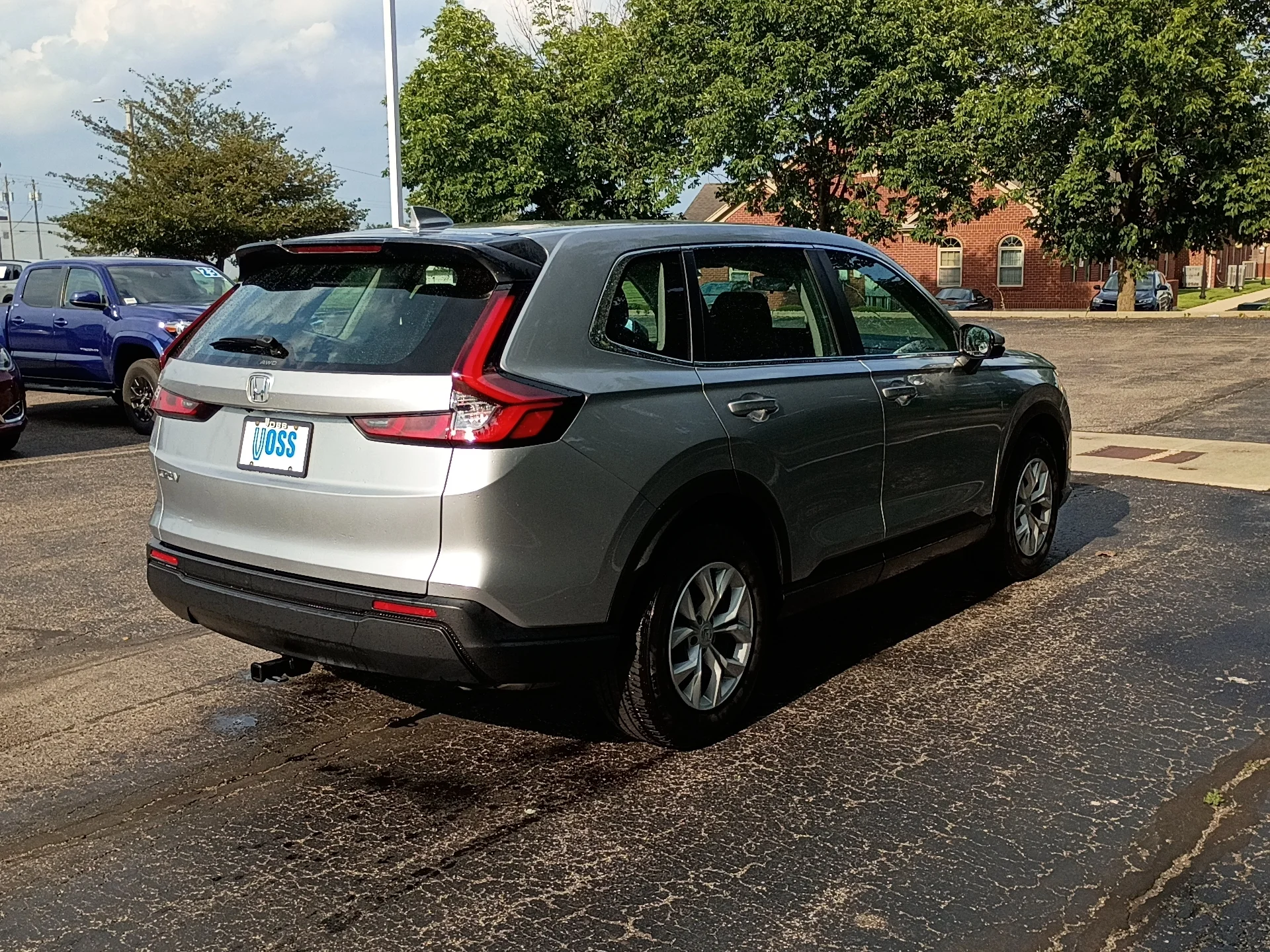 Certified Used 2024 Lunar Silver Metallic Honda LX image 3