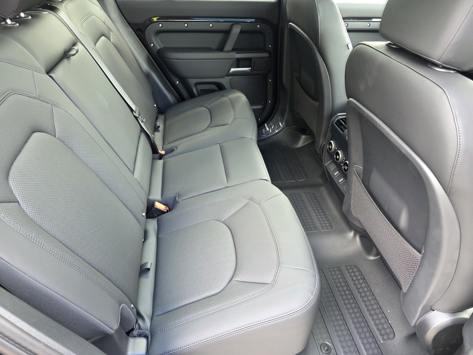 New 2026 Santorini Black LAND ROVER X-Dynamic SE image 5