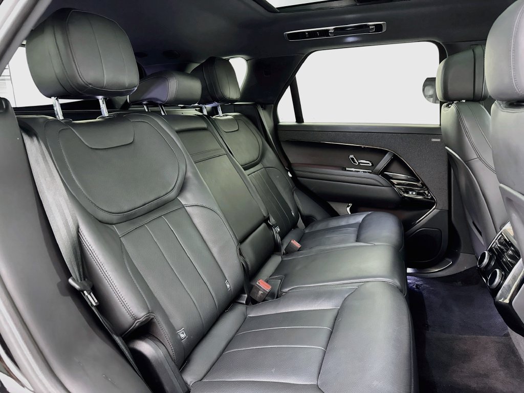 Used 2024 Black Land Rover SE image 28