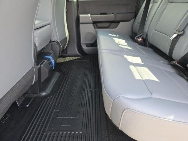 2025 Ford F-350 Super Duty Chassis Cab XL - Photo 32