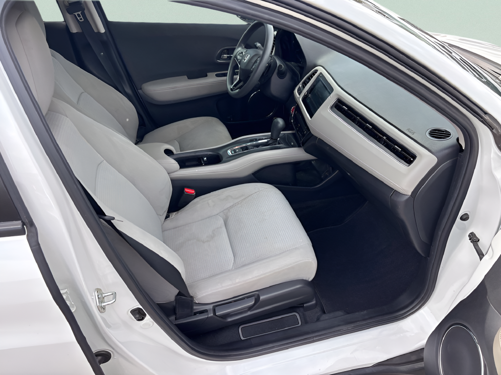 Used 2022 White Honda EX image 12