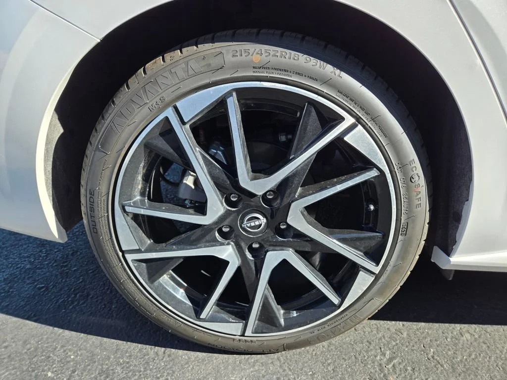 Used 2024 Aspen White Trico Nissan SR image 3