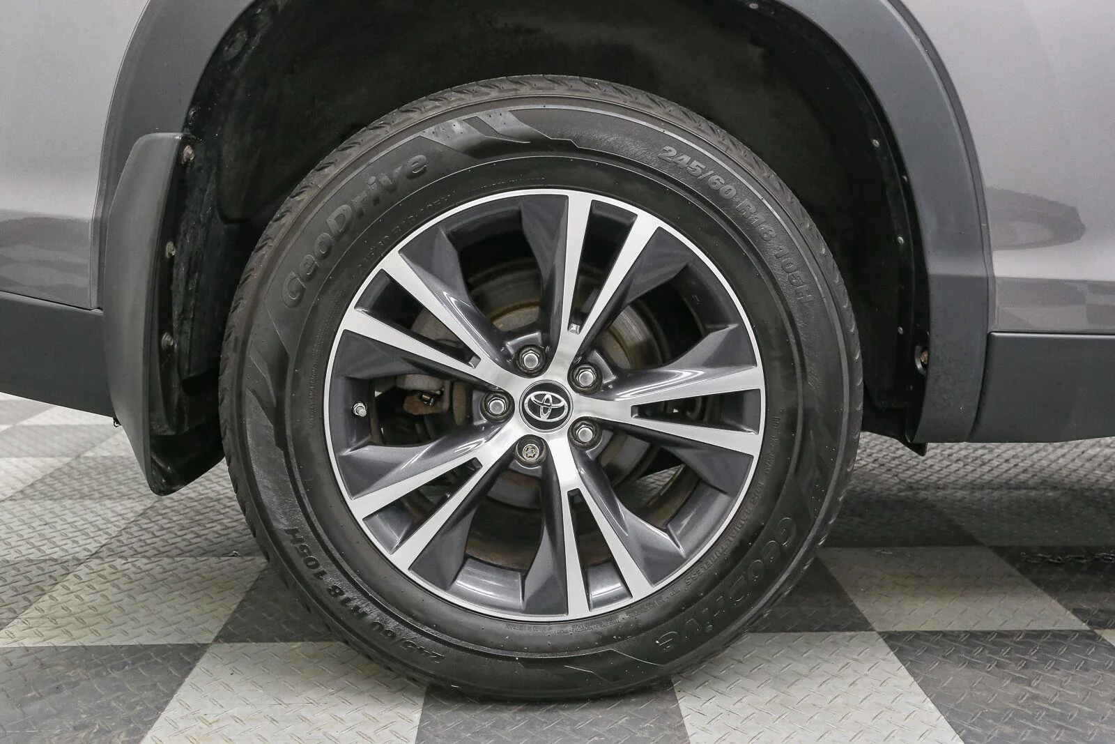 Used 2019 Predawn Gray Mica Toyota LE image 15