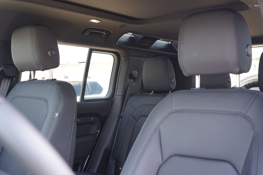 Used 2025 Black Land Rover S image 15